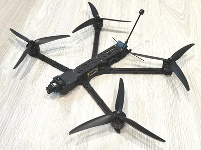 Дальнобойный FPV-квадрокоптер в сборе